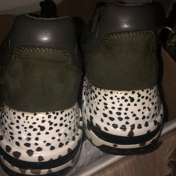 💚🖤 LIKE NEW Camo Cliff Platform Sneakers💚🖤by Steve Madden - Picture 6 of 6